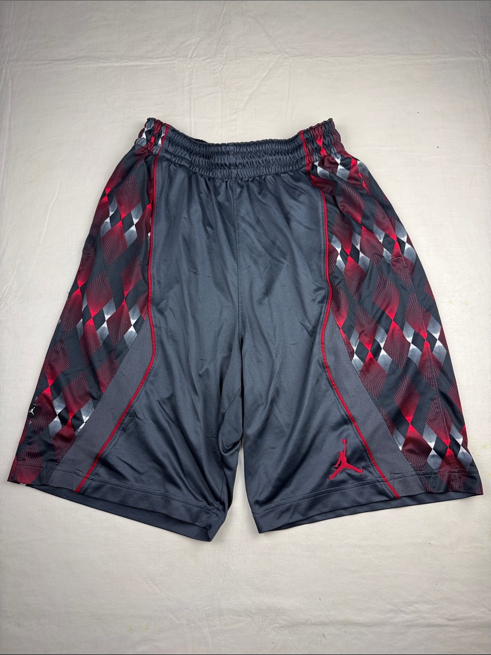 Nike Air Jordan Men's Charcoal Gray Red Patterned Athletic Basketball Shorts M